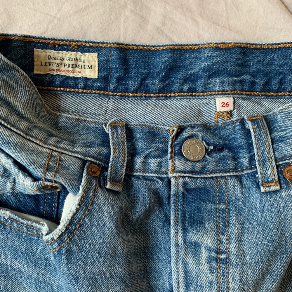 Levi’s Wide Leg Cropped Ripped Jeans - Picture 8 of 8